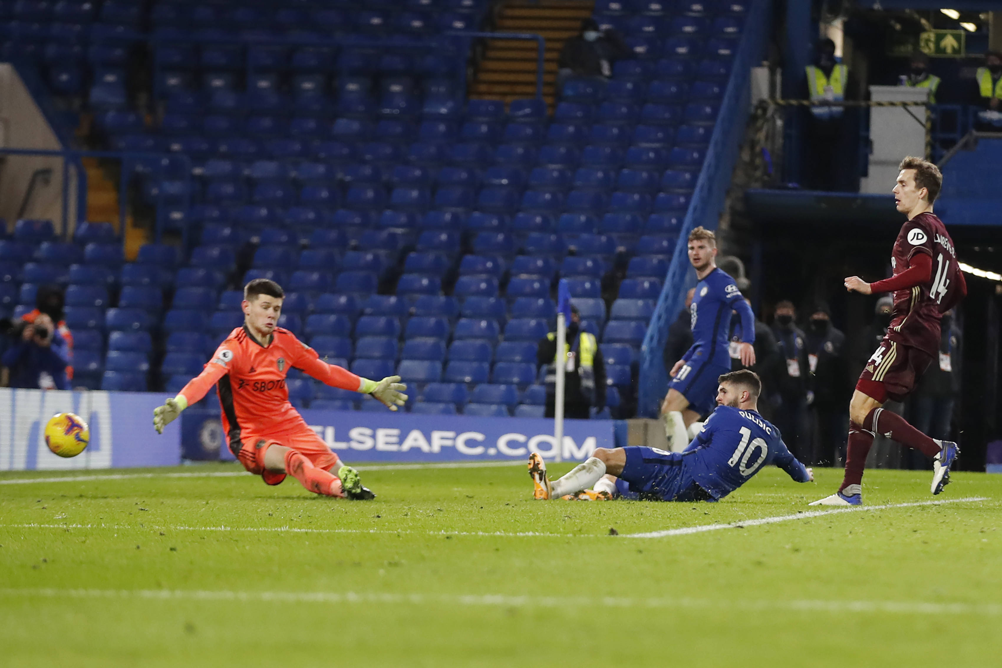 强硬的防守 强硬的防守